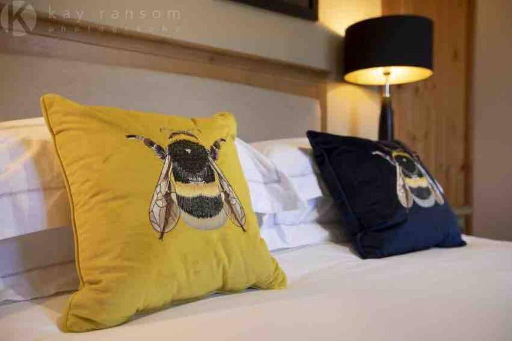 The Old Manor Coach House Apartment ไซเร็นเซสเตอร์ ภายนอก รูปภาพ