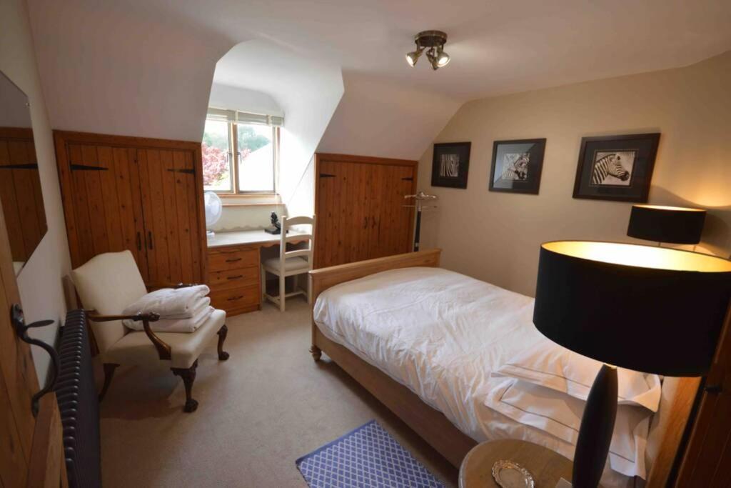 The Old Manor Coach House Apartment ไซเร็นเซสเตอร์ ภายนอก รูปภาพ