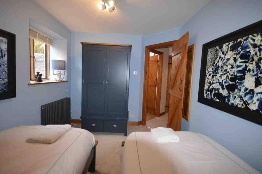The Old Manor Coach House Apartment ไซเร็นเซสเตอร์ ภายนอก รูปภาพ