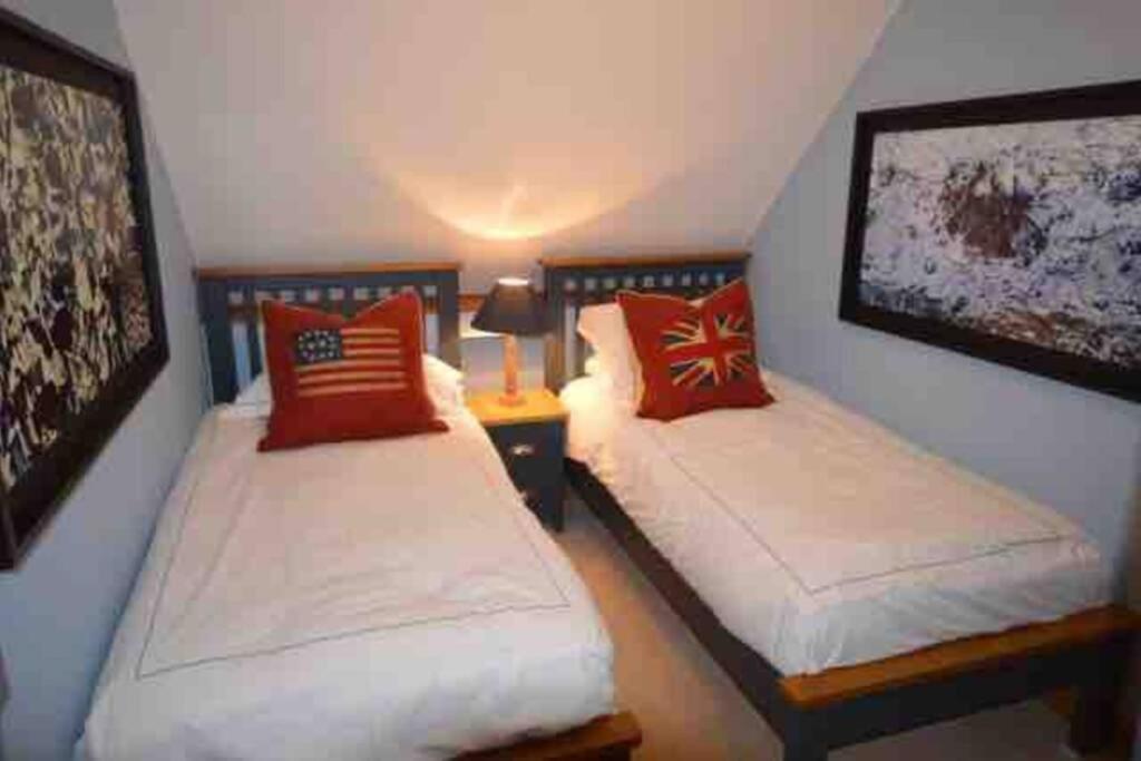 The Old Manor Coach House Apartment ไซเร็นเซสเตอร์ ภายนอก รูปภาพ