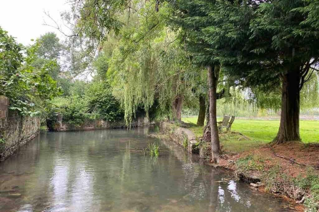 The Old Manor Coach House Apartment ไซเร็นเซสเตอร์ ภายนอก รูปภาพ